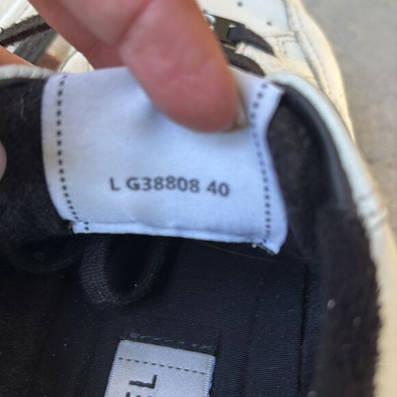 Chanel leather low tops - Picture 8 of 10